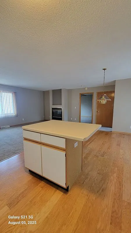 2 bed, 2.5 bath, 1200 sqft, $1,800 — Photo 3