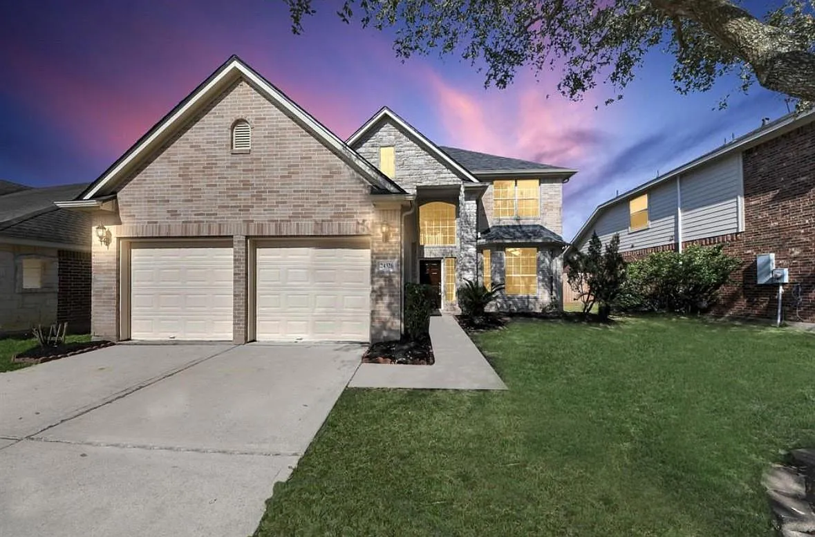 4 bed, 3.5 bath, 2470 sqft, $2,400 — Photo 1