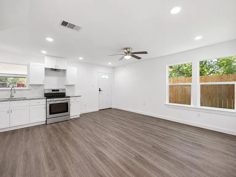 1056 N Lane Cir #A — Photo 3
