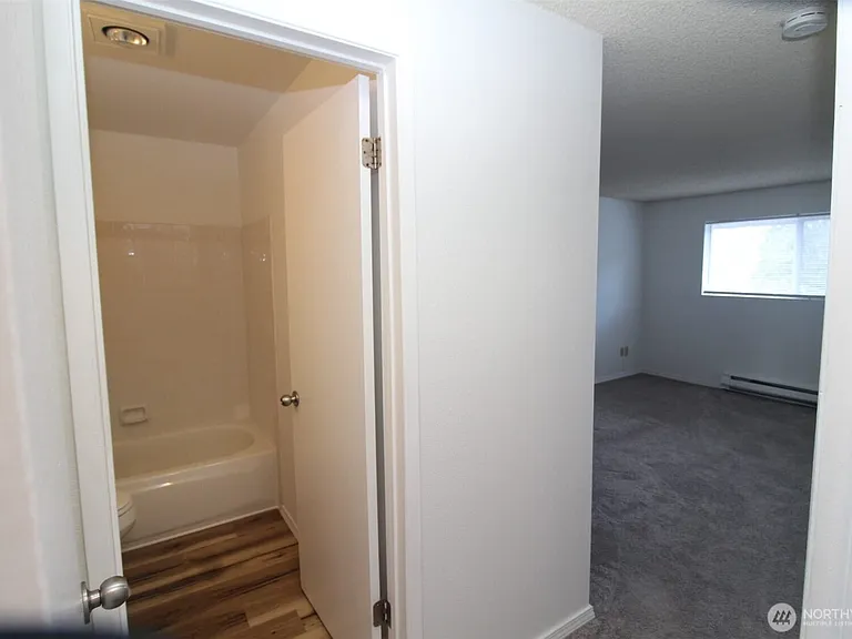 15210 Macadam Rd S #D304 — Photo 11