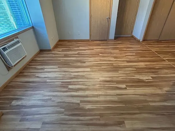 1426 1st Ave E #2A, Newton, IA 50208