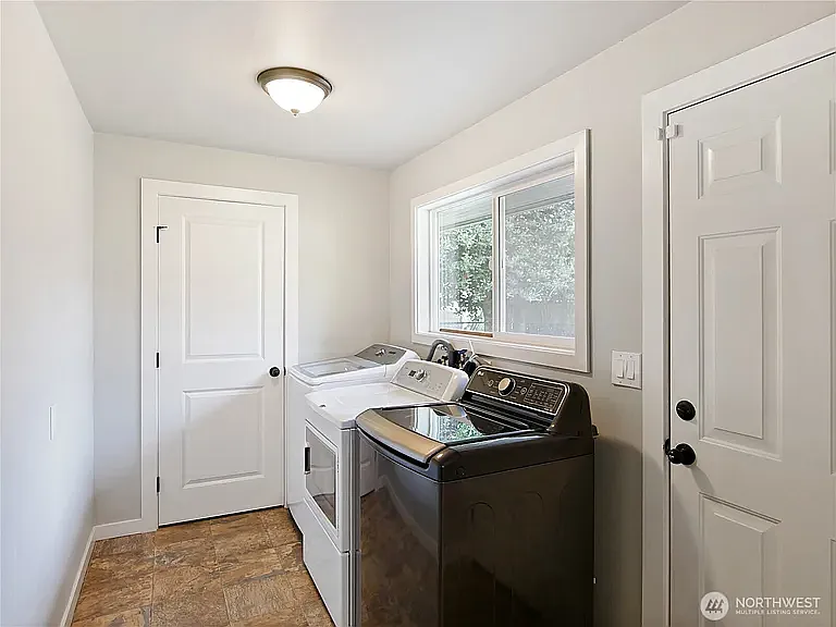 2802 S 304th St — Photo 14