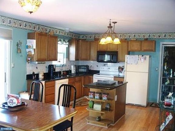 3rd image of 418 S Barrington Ct