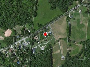 860 Hafner Rd, Charlotte, TN 37036