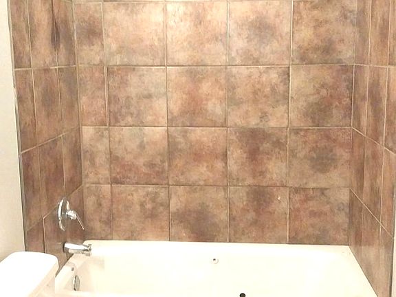 4th image of 901 Scott St #1