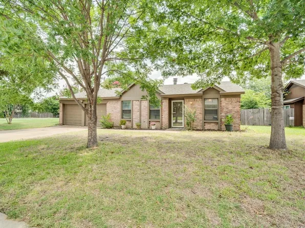 3501 French Wood Dr, Arlington, TX 76016