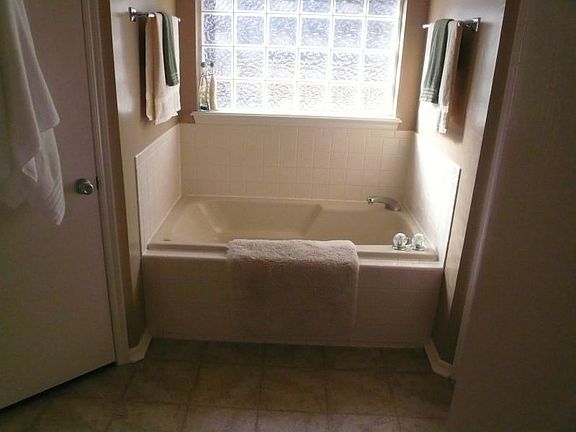 5th image of 6910 NW Surreywood Pl