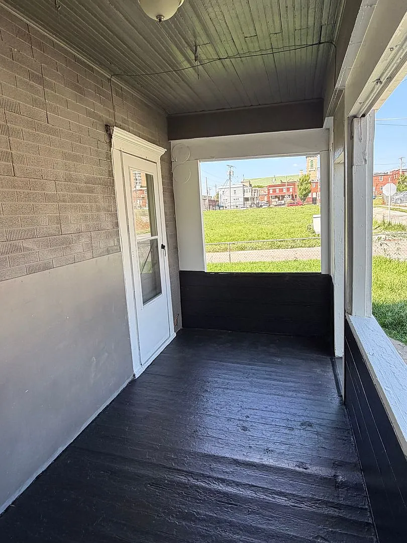 2523 Jones St — Photo 3