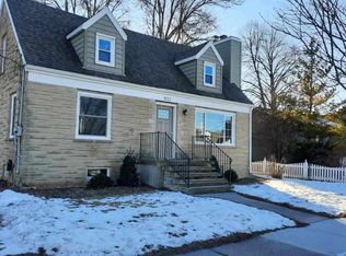 921 9th St, Menasha, WI 54952