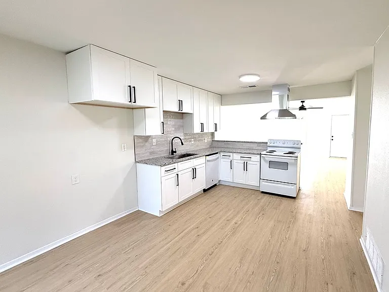 1401 Arvel Cir — Photo 9