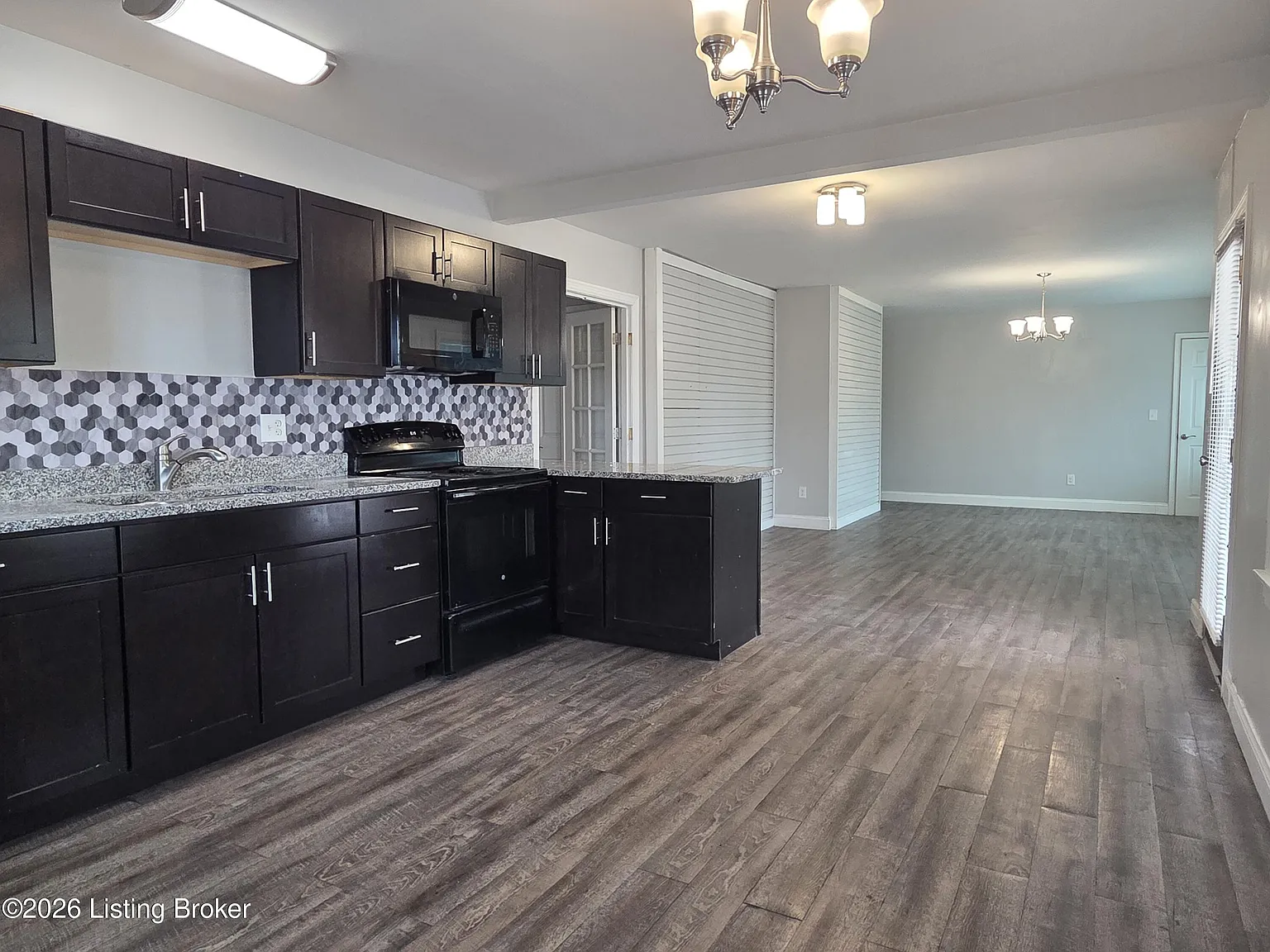 2 bed, 1.0 bath, 1066 sqft, $1,300 — Photo 3