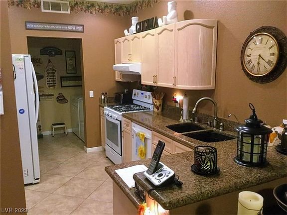 5th image of 2607 Peat Moss Ave #0
