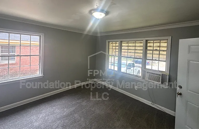 3326 Rosamond Ave — Photo 12