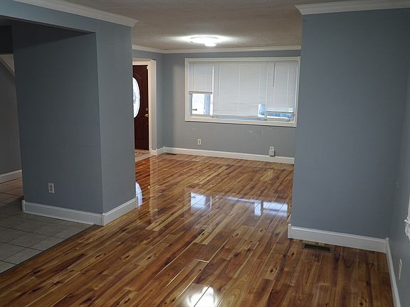 5th image of 122 Norman St