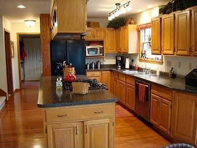 5th image of 3302 Treaty Dr