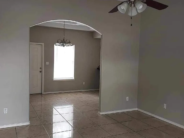 204 N Camino Real St — Photo 3