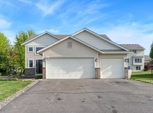 526 Hackney Ave, Shakopee, MN 55379