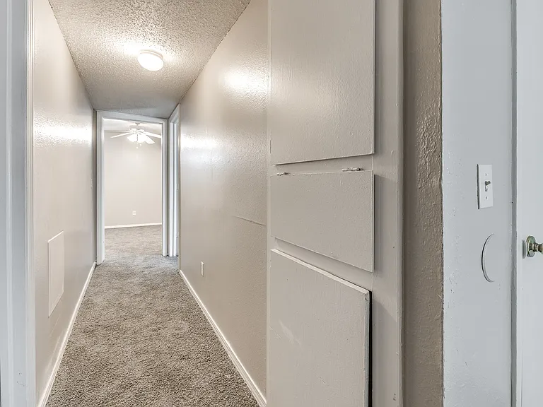 Fairfax Apartments — Photo 27
