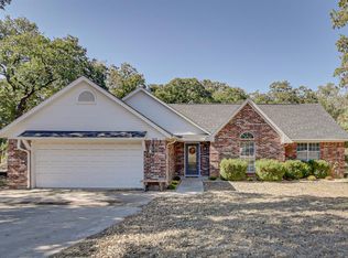 418 Hastings Dr, Runaway Bay, TX 76426