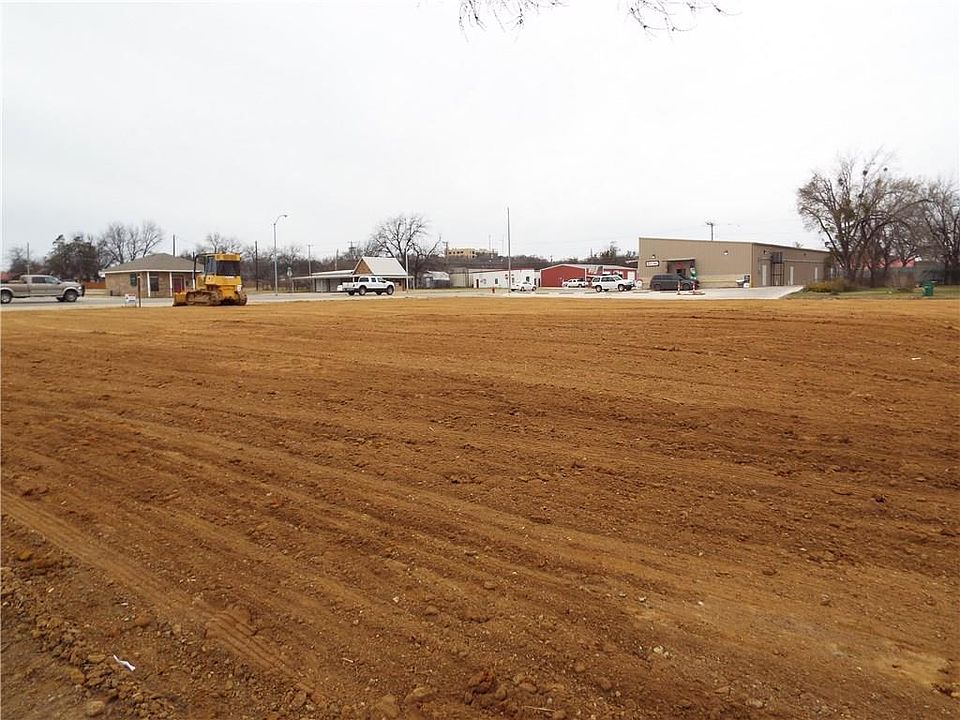 1st image of 513 W Main St