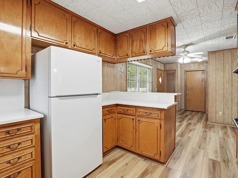 10240 Post Oak Dr — Photo 18