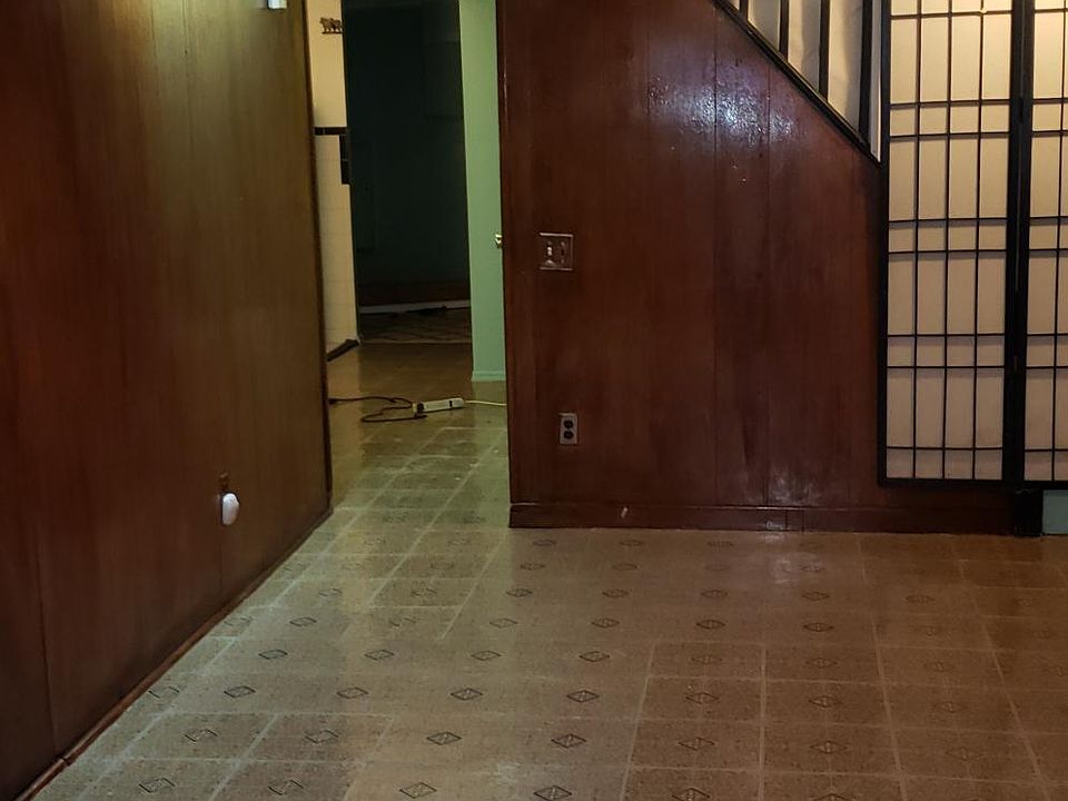 1st image of 959 E 79th St APT 1