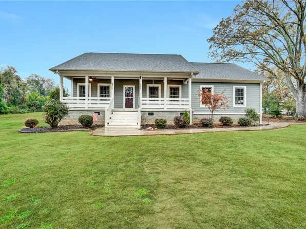 105 Carlton St, Greenwood, SC 29649