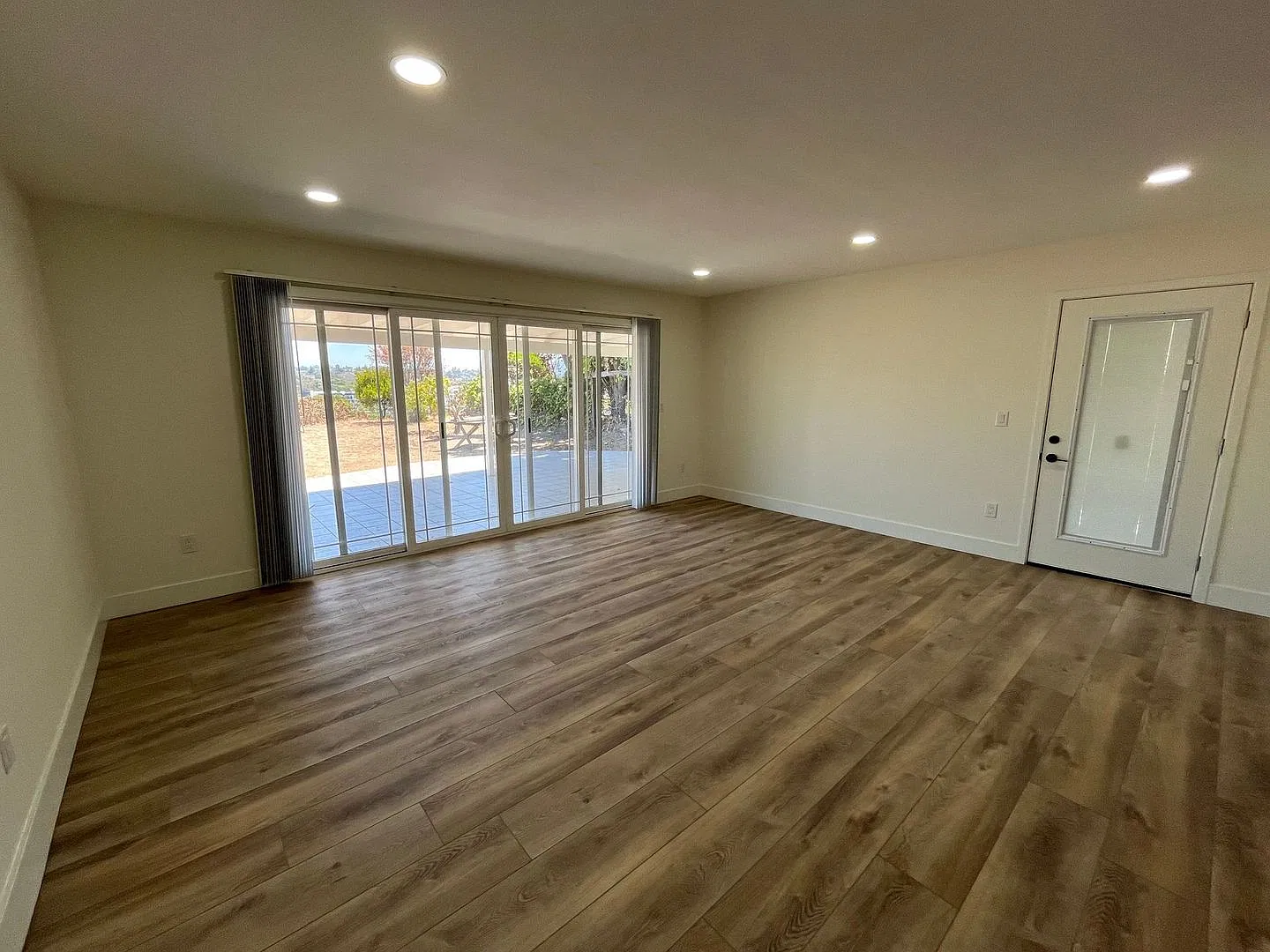 Remodeled in 2025!! Modern Big 7 Bedroom House on East Falls! — Photo 4