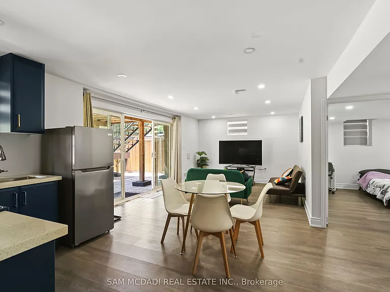 837 Magnolia Ter — Photo 2