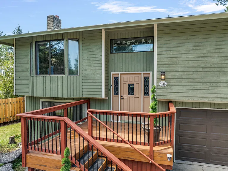Garage/Parking
+500 ft garage
+Oversized 2 car
+Not shown Extra storage/working bench
+Garage door openers
+Keypad for entry
+Supports trailer parking (check with us for larger vehicles)
+Standard Ring doorbell 
+Garage keypad also camera equipped