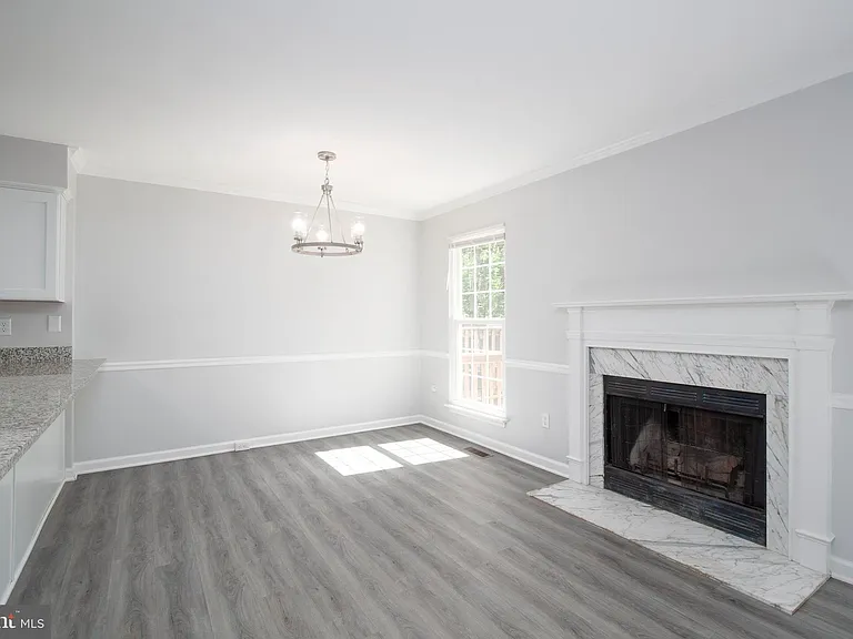 309 Bentley Ct — Photo 6
