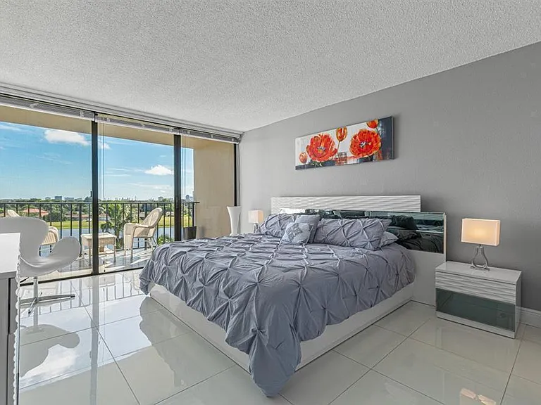 1830 Embassy Dr #613 — Photo 12