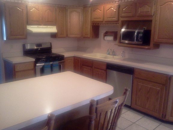 Kitchen
						:
						Stainless steel appliances.