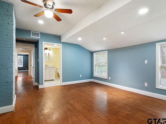 4th image of 1114 W Camellia St