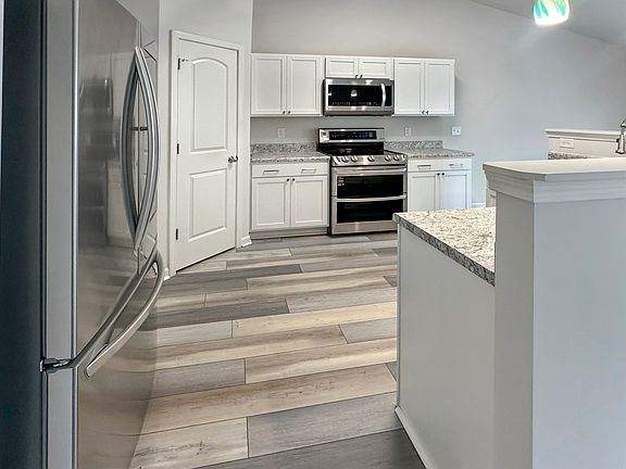 5th image of 1019 Gold Cir