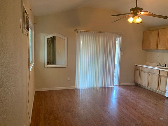 4th image of 260 Hillside Dr