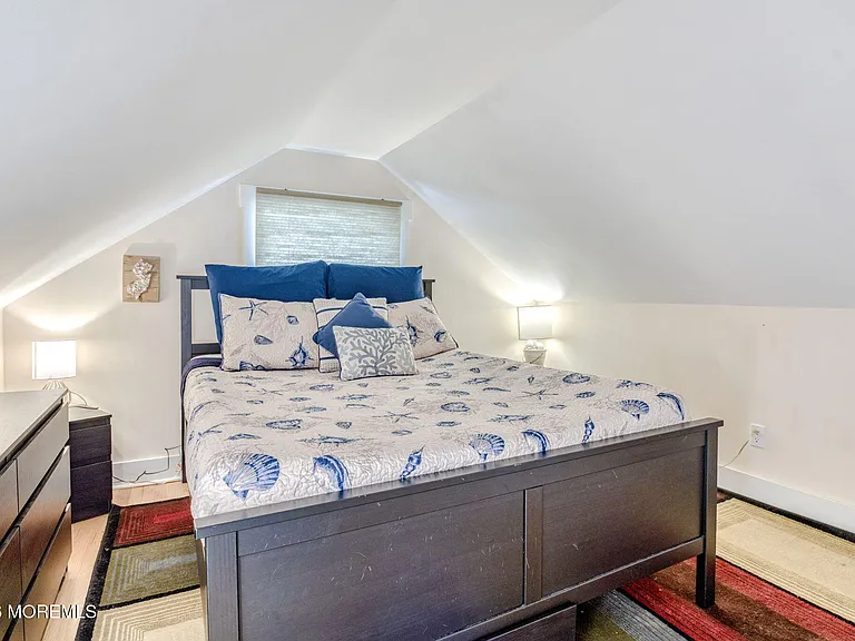 127 Lawrence Ave — Photo 13