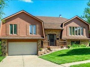 7501 Benton Dr, Urbandale, IA 50322