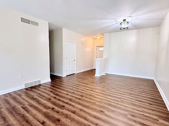5th image of 603 S Raccoon Rd Unit 1