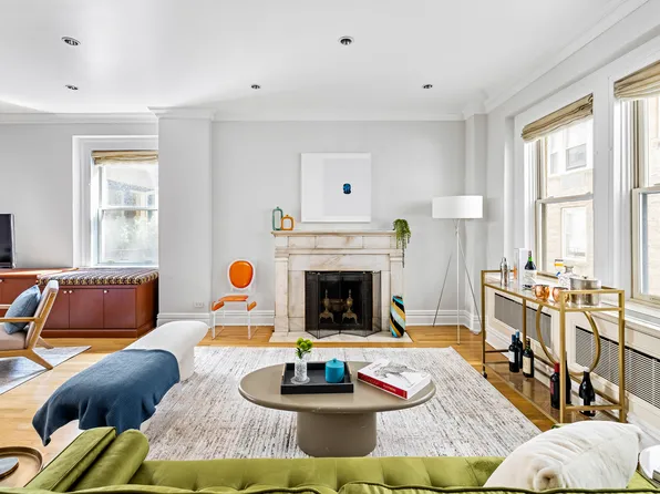 829 Park Avenue image 3 of 19