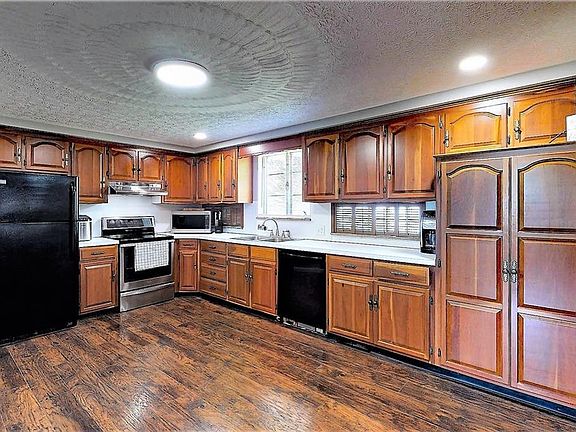 5th image of 7920 Ravenna Ave