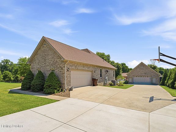 5th image of 360 Aquaview Dr