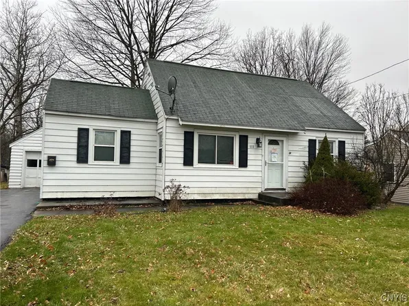 111 Richardson Dr, North Syracuse, NY 13212