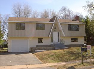 25 Sparrowbush Rd, East Hartford, CT 06108