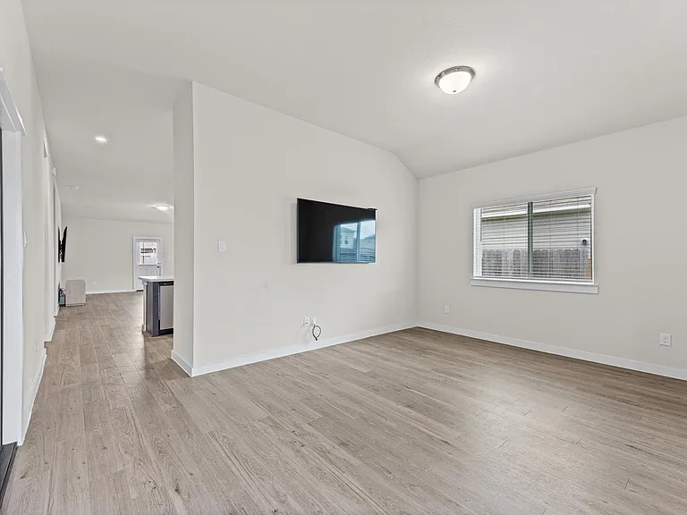 21409 Mary Myrtle St — Photo 11
