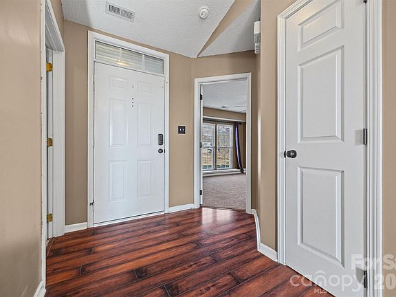 5th image of 132 Sella Ridge Dr