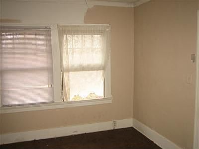 5th image of 926 Everett Dr
