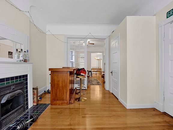 3rd image of 2522 N Burling St #2