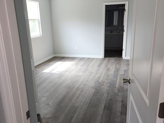 5th image of 211 E 17th St #211