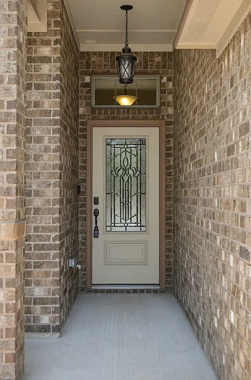 4 bed, 2.5 bath, 2053 sqft, $2,150 — Photo 2